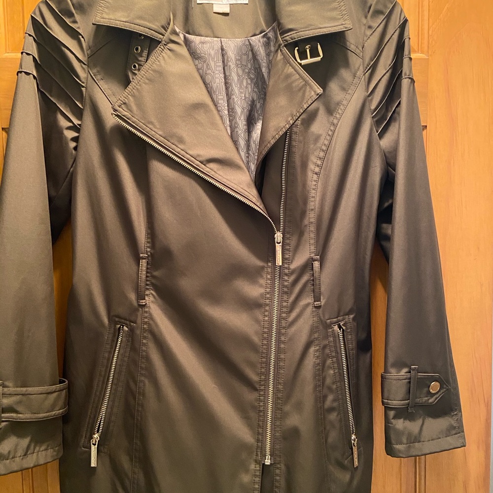 Michael Kors - Picture 3 of 3
